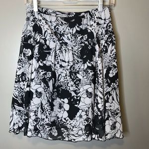 🔴 Luna Chix floral skirt, size small